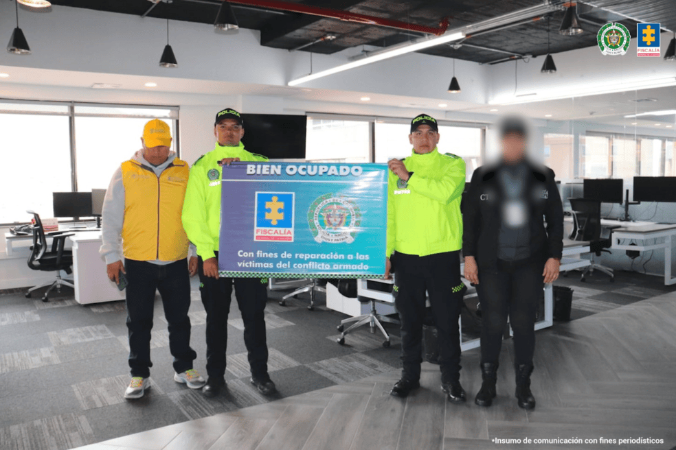 Embargan bienes de petrolera francesa en Bogotá por presunta financiación al paramilitarismo.