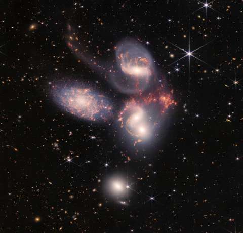 Precipicios cósmicos, una de las nuevas revelaciones del telescopio James Webb