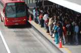 Mujer se fracturó la pierna cuando avalancha de pasajeros la arrolló en Transmilenio