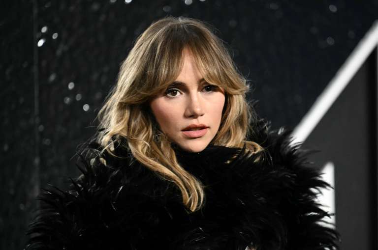 La música y modelo Suki Waterhouse.