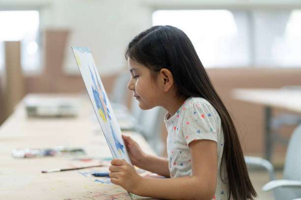 Elementos como la implementación temprana de la educación formal en ciertas naciones del este de Asia podría estar sirviendo potencialmente como un elemento contribuyente a la miopía. /Getty