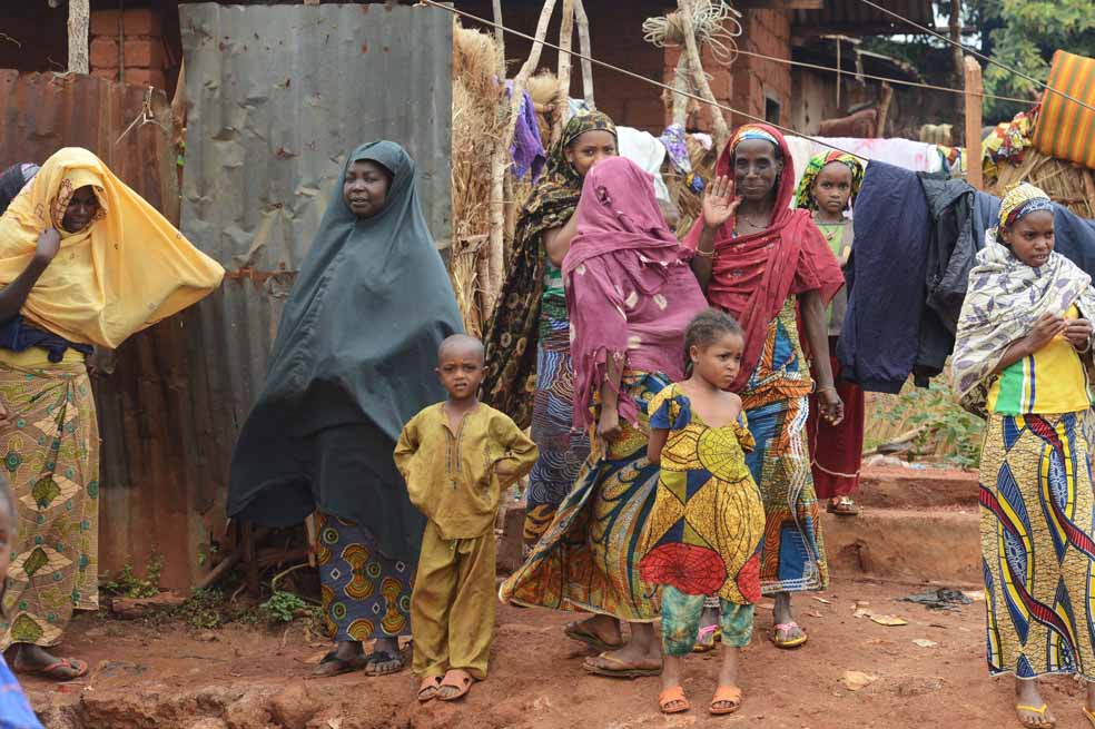 Población musulmana en el pueblo de Yaloke, al norte de Bagui, capital de la República Centroafricana. / AFP