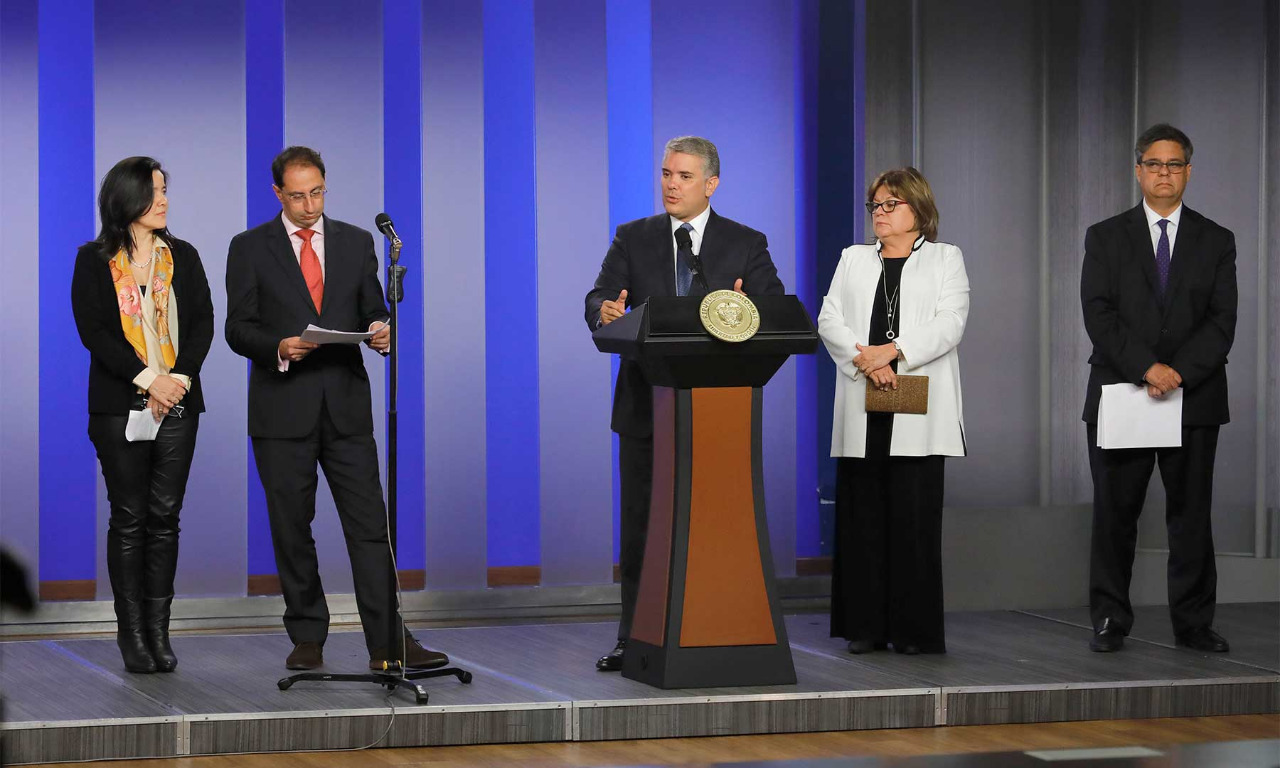El presidente Duque junto a los ministros de Comercio, TIC, Justicia, y el director de la Función Pública, Fernando Grillo. / Presidencia de la República