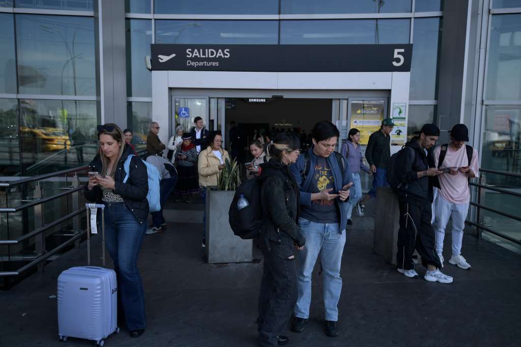 Aeropuerto El Dorado retoma operaciones después de una tormenta eléctrica en Bogotá
