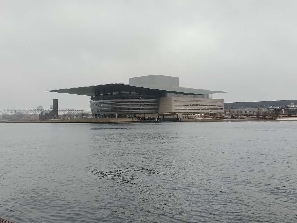 Una de las salas de ópera más sofisticadas del mundo, The Royal Danish Opera por Henning Larsen.