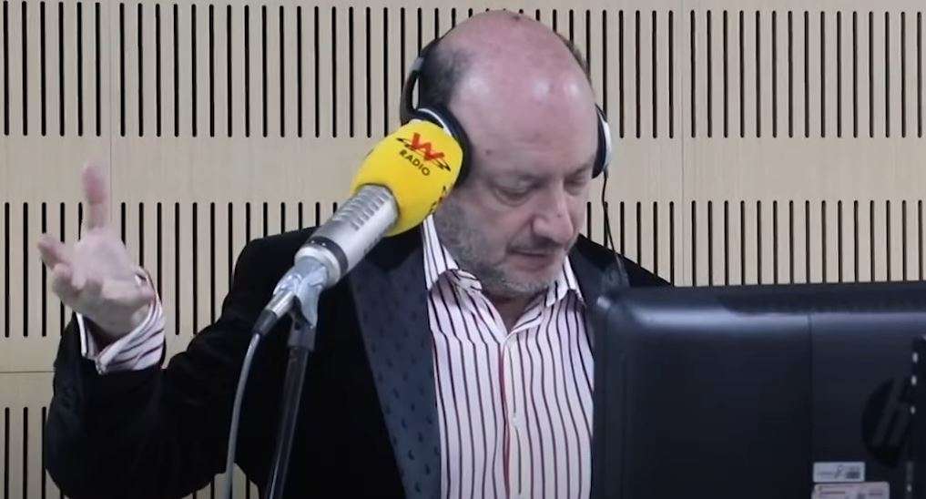 A pesar de la diferencia de edad, el periodista confiesa que estaba enamorado de la joven.