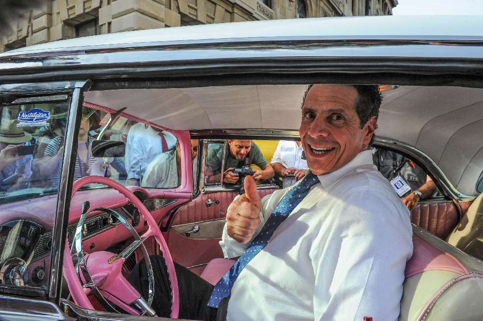 El gobernador de Nueva York, Andrew Cuomo, encabezó la primera visita comercial a la isla desde el restablecimiento de relaciones el año pasado. /AFP