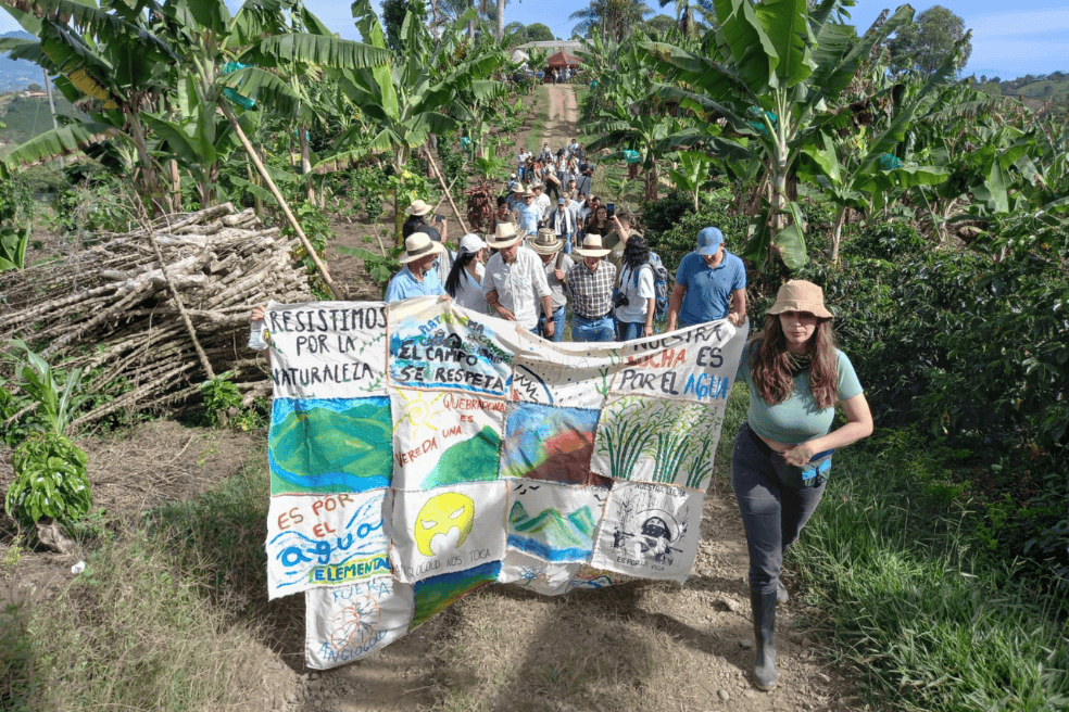 Los habitantes del suroeste de Antioquia llevan al menos dos décadas movilizándose en contra de la instalación de proyectos mineros a gran escala en la región.
