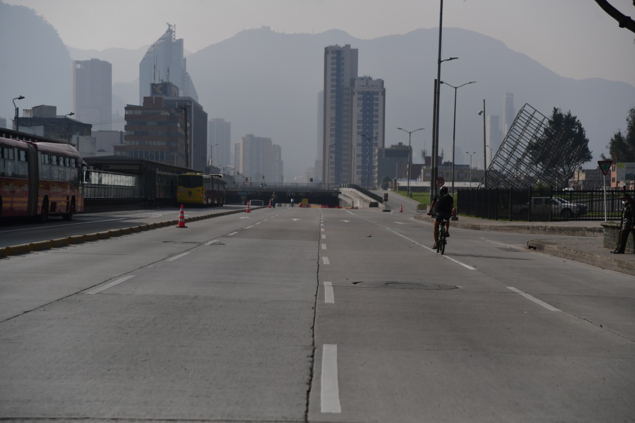 El aislamiento obligatorio redujo en una gran proporción el flujo de carros en las vías, un elemento clave en la contaminación diaria. / Archivo 