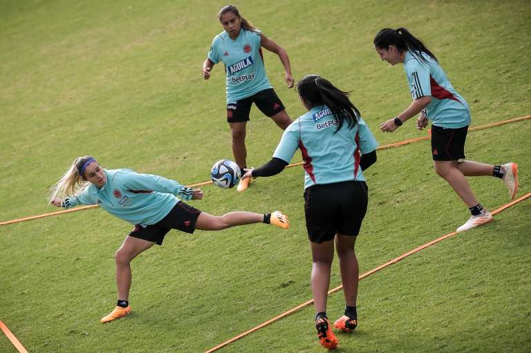 La delegación colombiana viajará este sábado a Oceanía para enfrentar unos partidos de preparación. Los duelos serán frente a Irlanda, el 14 de julio, y contra China, el 16 de julio.
