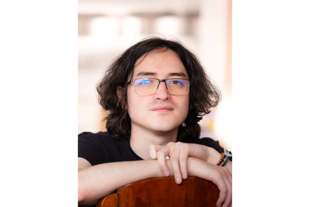 Alejandro Moreno es abogado de la Universidad Javeriana con énfasis en derechos humanos y justicia social.