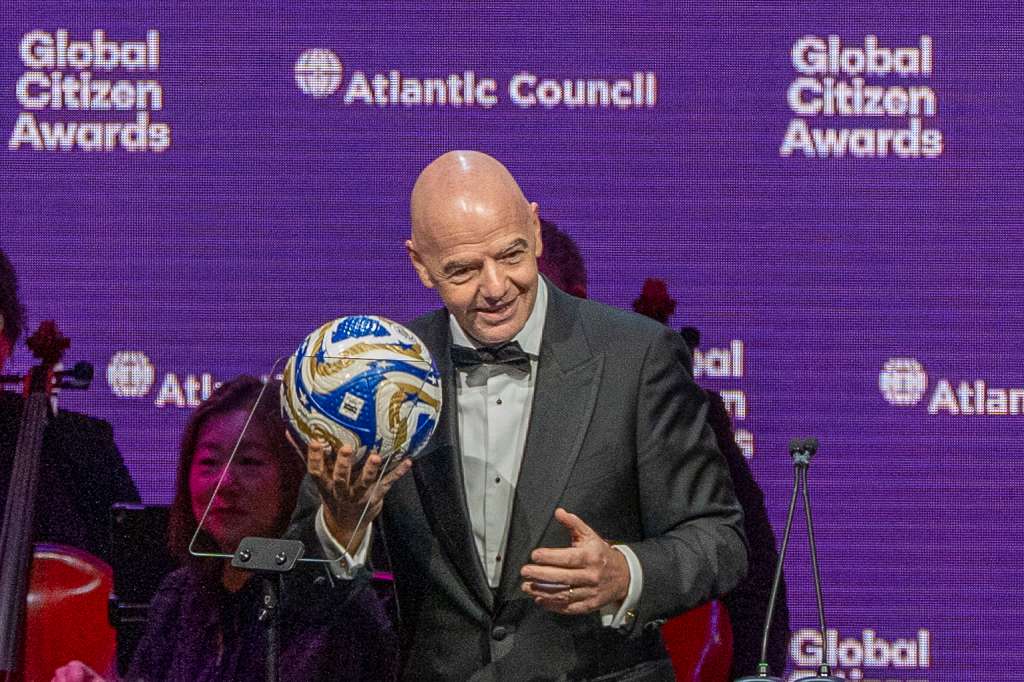 AME2211. NUEVA YORK (ESTADOS UNIDOS), 24/09/2025.- El presidente de la FIFA, Gianni Infantino, recibe el premio Ciudadano Global este miércoles, en Nueva York (Estados Unidos). EFE/ Ángel Colmenares