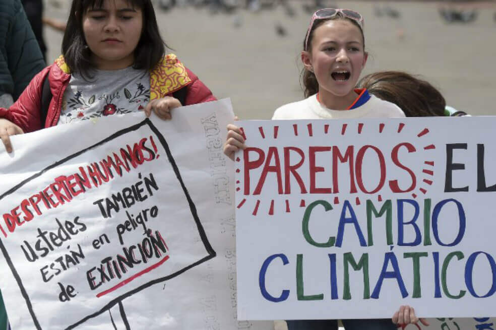 El pasado 15 de marzo, durante la primera huelga por el cambio climático convocada por jóvenes, en Bogotá cerca de 50 estudiantes se sumaron al movimiento Fridays For Future. Su objetivo es denunciar la inacción de los gobiernos y pedir medidas drásticas para reducir la contaminación.
/ AFP
