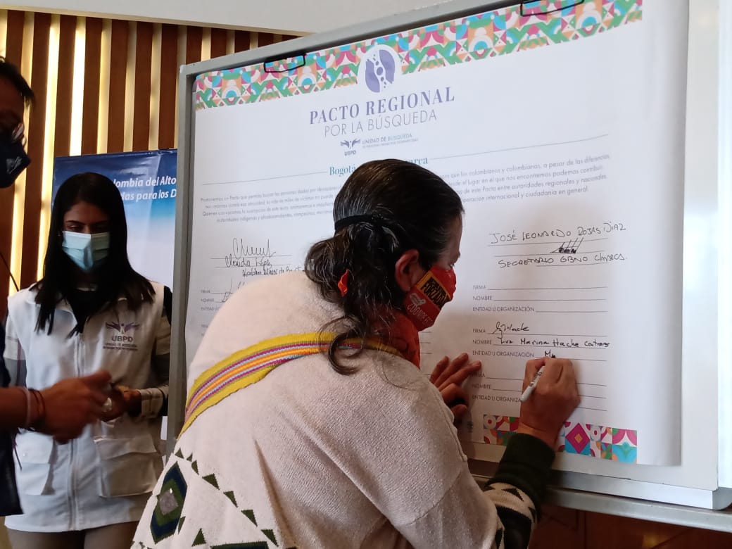 Firma del pacto.