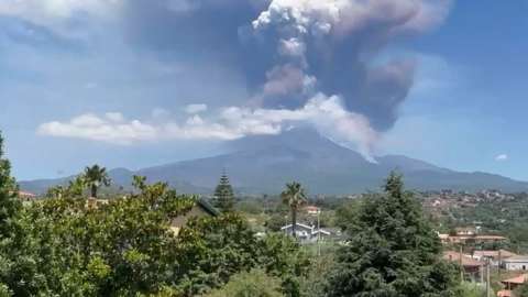Etna, el volcán más activo de Europa, volvió a hacer erupción