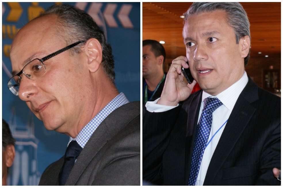 José Hernández, presidente de Recaudo Bogotá y  Jaír Ortiz, subgerente técnico de Angelcom. / Cortesía Transmilenio