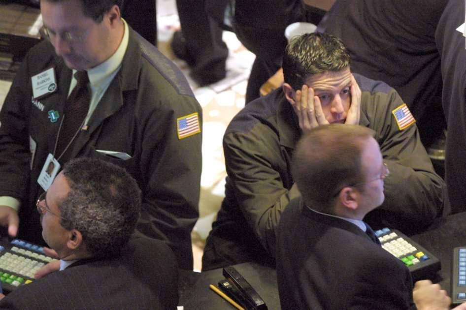 El índice S&P 500 cedió 2,11% perdiendo 43,88 puntos a 2.035,73. / Bloomberg News
