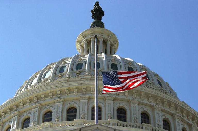 Estados Unidos: el país en donde suben las acciones de empresas de armas después de un tiroteo