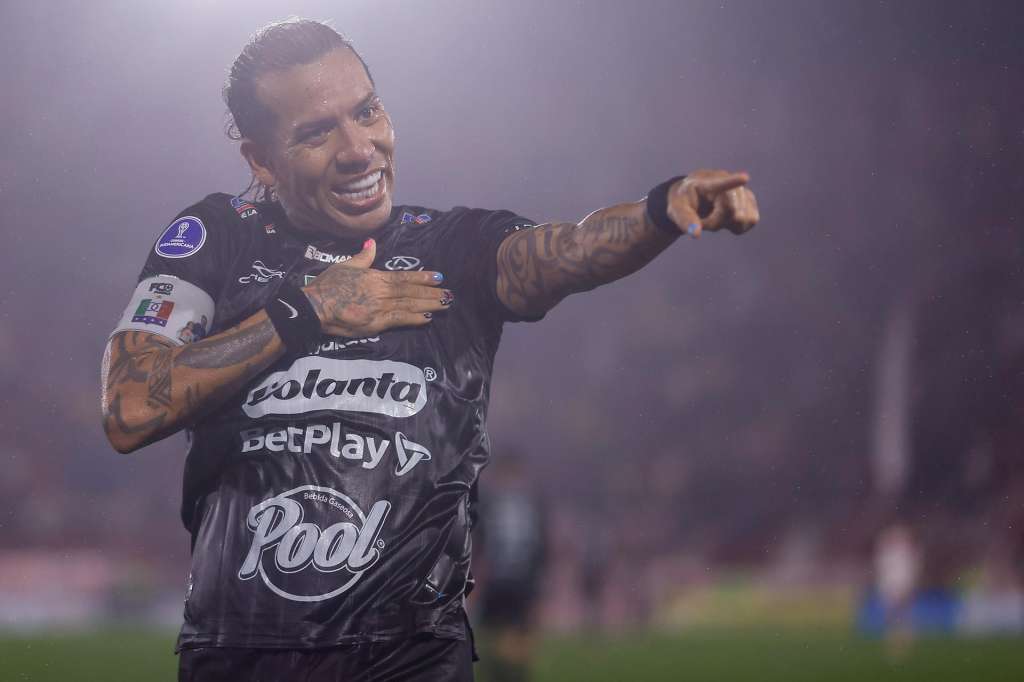 FOTODELDÍA AMDEP1067. BUENOS AIRES (ARGENTINA), 19/08/2025.- Dayro Moreno de Once Caldas celebra un gol este martes, durante un partido de octavos de final de la Copa Sudamericana entre Huracán y Once Caldas en el estadio Tomás Adolfo Ducó, en Buenos Aires (Argentina). EFE/ Juan Ignacio Roncoroni