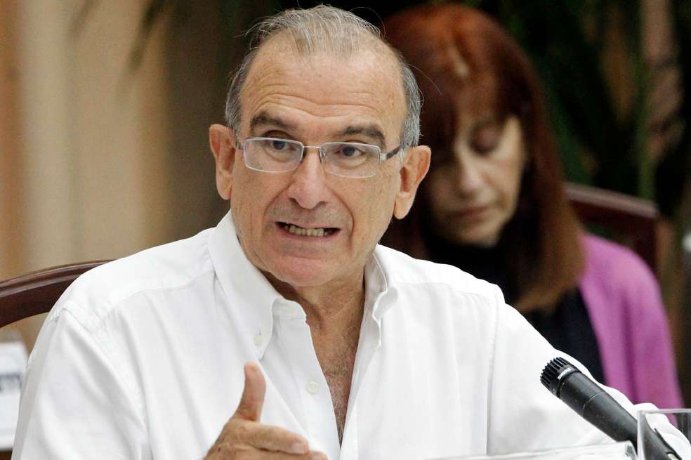 El jefe negociador del Gobierno, Humberto de la Calle, en declaraciones de ayer desde la Casa de Nariño. / EFE