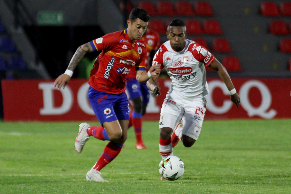 Pasto y Santa Fe en un partido por la fecha 10 de la Liga BetPlay.