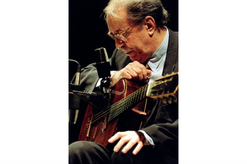 Arruinado, enfermo y solo en una casa prestada en Rio de Janeiro, la tristeza que envolvió a este artista en los últimos años parecía no tener fin, como reza el tema que intepreta del compositor Tom Jobim y el poeta Vinicius de Moraes, los otros dos padres de la Bossa Nova. / Cortesía