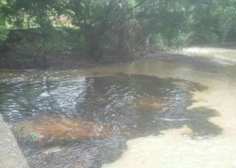 Denuncian contaminación con petróleo en quebradas de Cimitarra