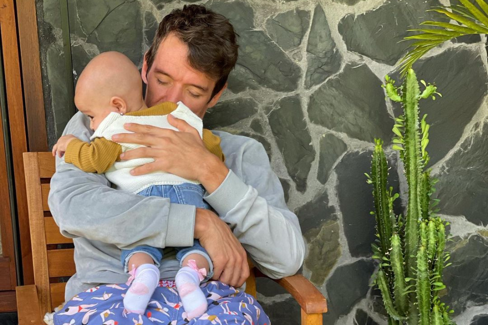 El ciclista Rigoberto Urán es tendencia por la graciosa (y tierna) forma de reprender a su hija luego de que ella le hiciera una pataleta en la calle.