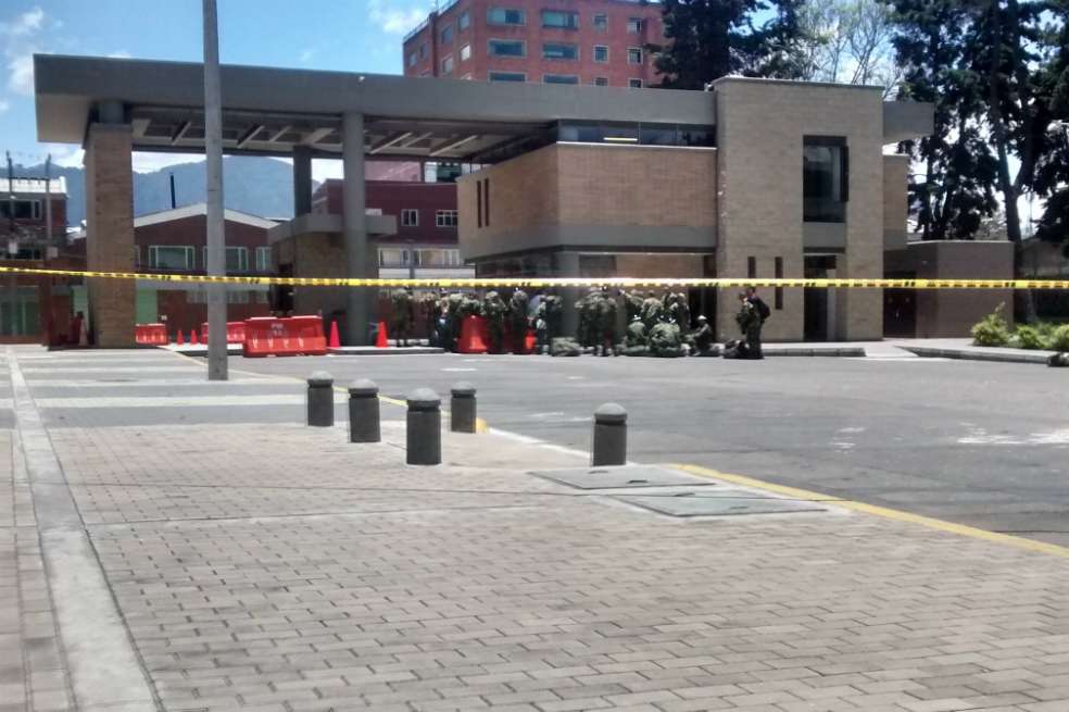 En la guardia occidental del Batallón Caldas, en la carrera 46 con calle 20A (Puente Aranda), ocurrieron los hechos a las 11:40 p.m. del domingo./ El Espectador 