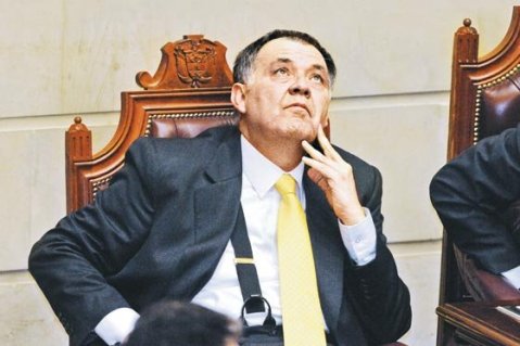Procurador cuestiona reducción de salario a los congresistas