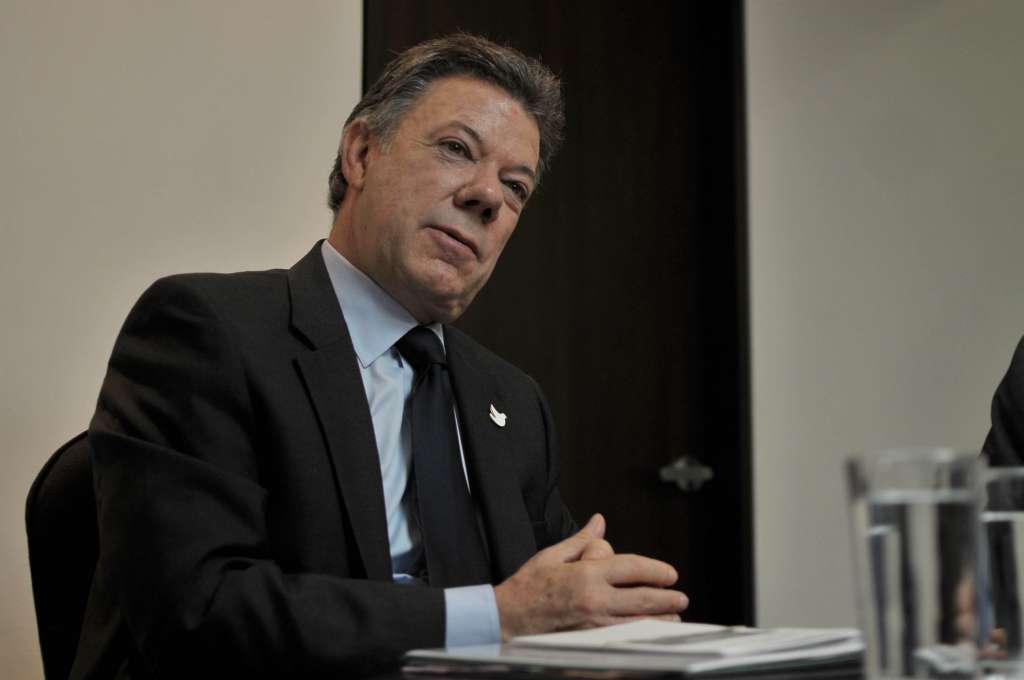 Santos recibió la vacuna del laboratorio Pfizer y dice estar muy bien. / Cristian Garavito - El Espectador.
