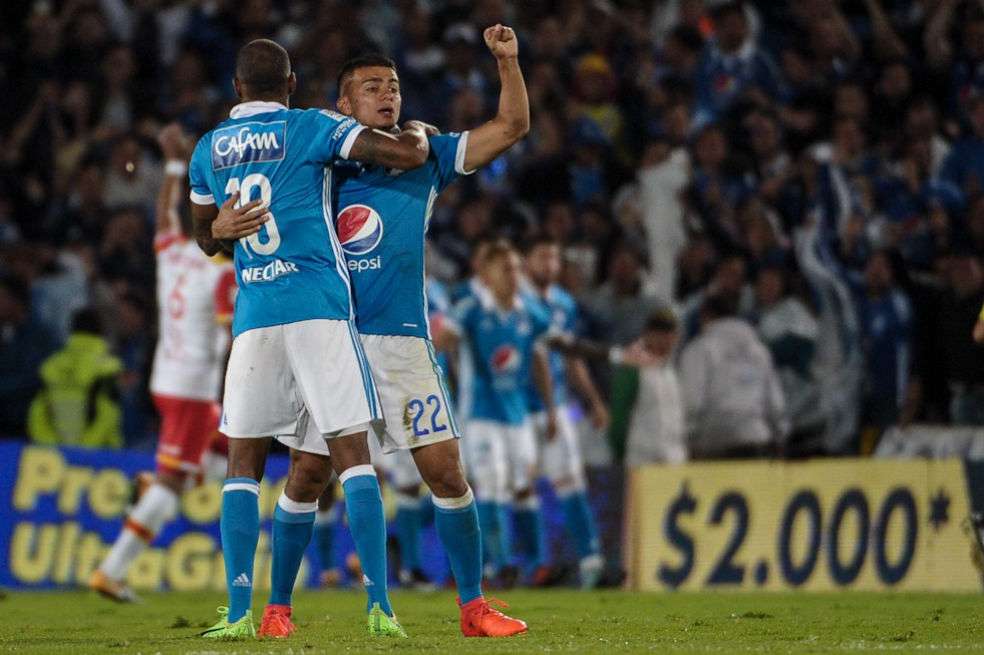 Jhon Duque celebra el gol de Matías de los Santos. / Mauricio Alvarado - El Espectador