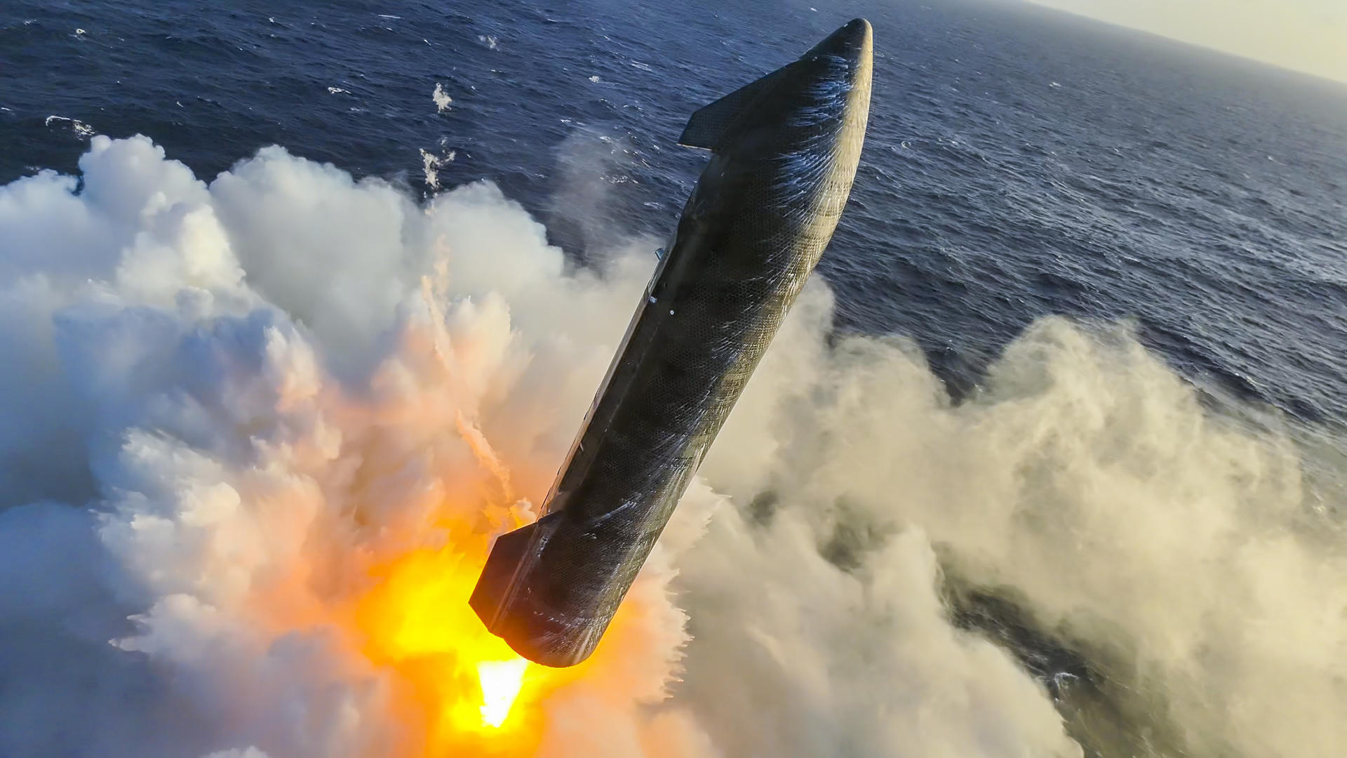 AME4005. MIAMI (ESTADOS UNIDOS), 28/07/2026.- Fotografía tomada de la cuenta oficial en X @SpaceX de la compañía espacial SpaceX que publicó este martes varias imágenes del decimotercer vuelo de prueba de la nave Starship, que amerizó con éxito la semana pasada en el océano Índico, días después de que el lanzamiento se suspendiera por un fallo durante el encendido de los motores y por el mal tiempo. EFE/ @Spacex /SOLO USO EDITORIAL/ NO VENTAS/ SOLO DISPONIBLE PARA ILUSTRAR LA NOTICIA QUE ACOMPAÑA (CRÉDITO OBLIGATORIO)
