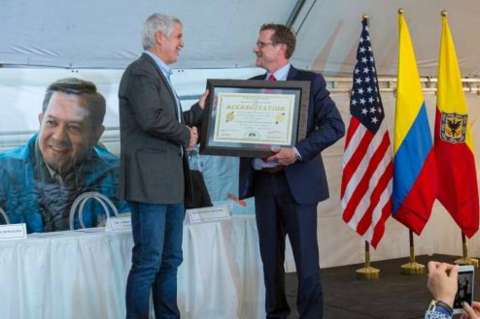Embajada de EE.UU entrega acreditación a Cárcel Distrital de Bogotá