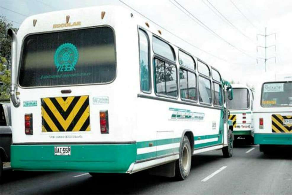 La crisis afecta a más de 135.000 conductores y 45.000 monitoras en el país, afirma el gremio.
