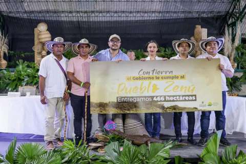 La entrega de tierras al pueblo indígena Zenú que termina con medio siglo de despojos