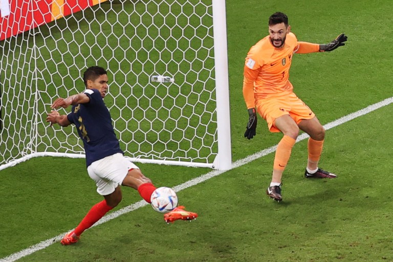 Doha (Qatar), 04/12/2022.- Raphael Varane of France (L) makes a save during the FIFA World Cup 2022 round of 16 soccer match between France and Poland at Al Thumama Stadium in Doha, Qatar, 04 December 2022. (Mundial de Fútbol, Francia, Polonia, Catar) EFE/EPA/Abedin Taherkenareh