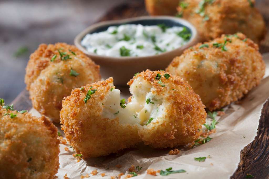 Papas rellenas de queso