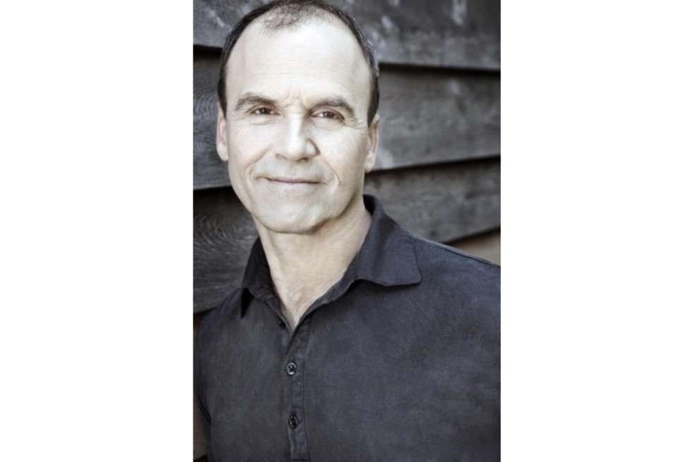 Scott Turow es un escritor y abogado estadounidense especializado en novelas de ficción legal.