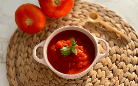 Con todo el sabor del tomate: así se prepara una salsa napolitana
