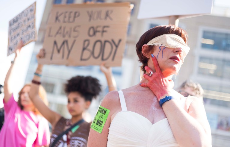 ‘Reversing Roe’: Cómo el aborto se convirtió en un asunto público y político (III)