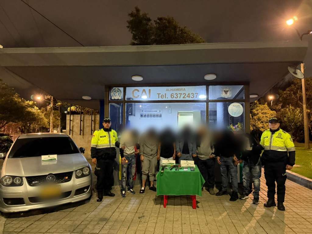 Durante la captura se incautó un vehículo y herramientas que utilizaba la banda delincuencial para hurtar las viviendas.