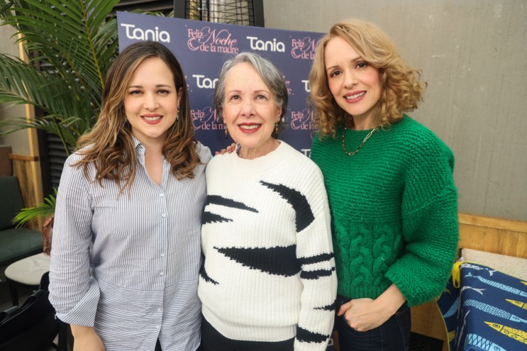 Maria Teresa Barreto y Blanca Velazquez y Paula Barreto