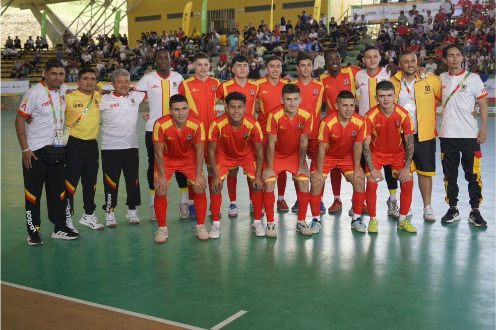 La selección bogotana de fútbol sala que se coronó campeona de los Juegos Nacionales.