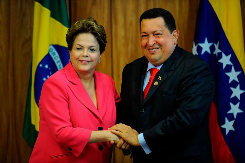 Dilma Rousseff con el presidente venezolano Hugo Chávez. Foto: EFE