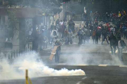Ola de protestas en Ecuador deja un muerto, 14 heridos y cientos de detenidos