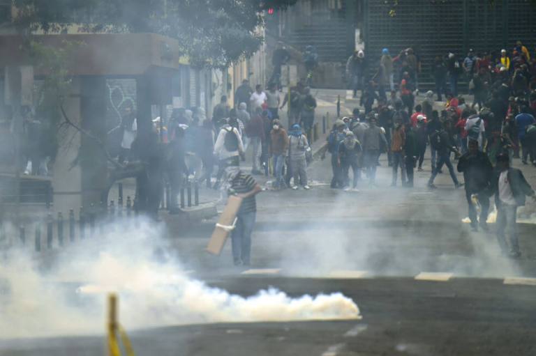 Ola de protestas en Ecuador deja un muerto, 14 heridos y cientos de detenidos