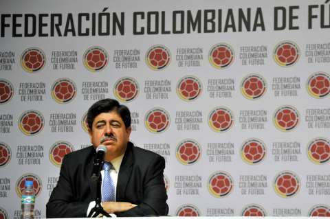 Luis Bedoya afirmó que Nike intentó sobornarlo para vestir a la selección de Colombia