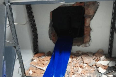Como en una película, ladrones robaron banco en Antioquia metiéndose por un hueco