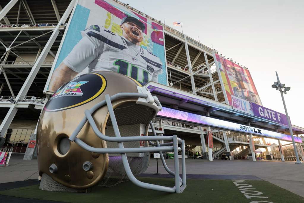 Santa Clara (United States), 07/02/2026.- Super Bowl LX posters are on display outside Levi’s Stadium in Santa Clara, California, USA, 06 February 2026. The AFC Champion New England Patriots face the NFC Champion Seattle Seahawks in Super Bowl LX at Levi's Stadium in Santa Clara, California, USA, on 08 February 2026. EFE/EPA/CHRIS TORRES